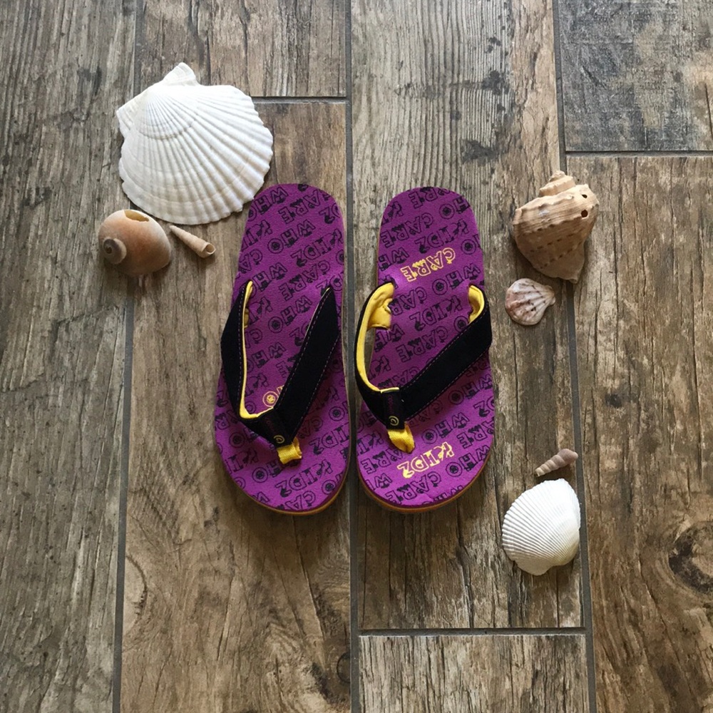 NWOT Wicked cool kids size 5 COBIAN flip flops